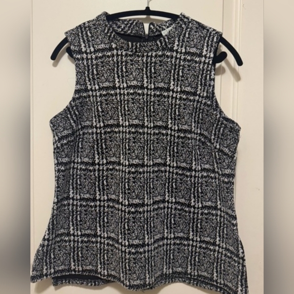 CLEO Plaid Textured Shell Top Size M🤍 - Picture 8 of 8